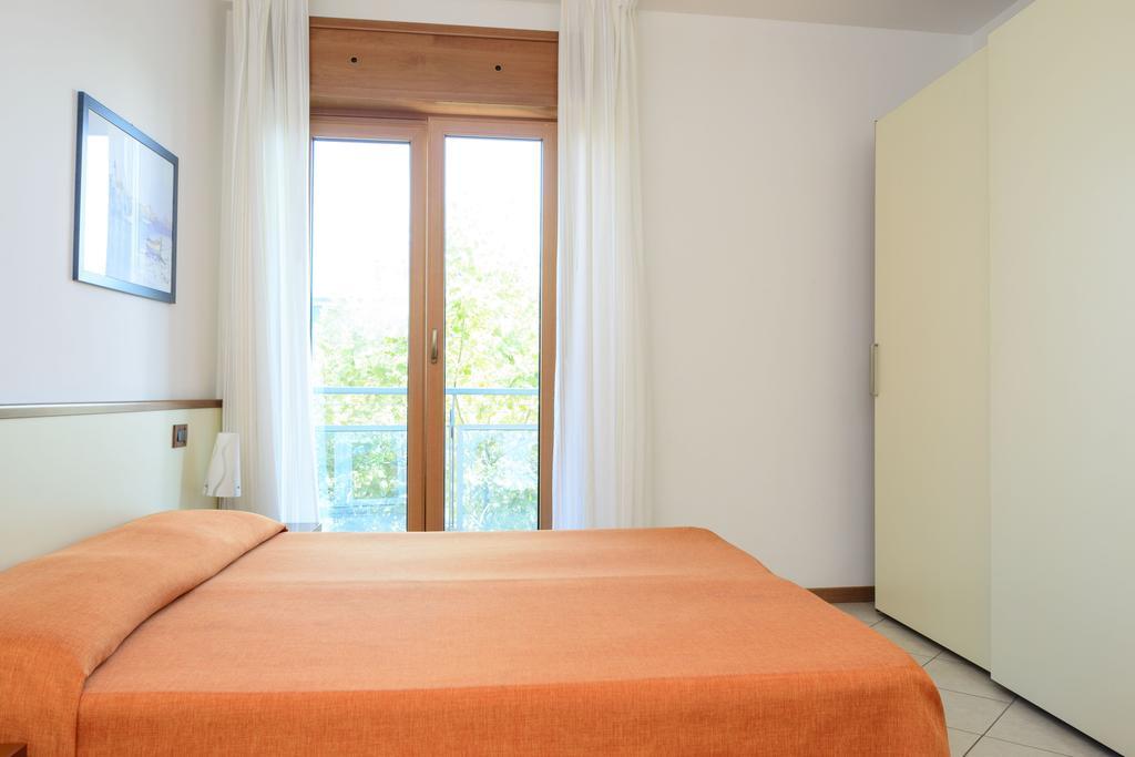 Sunbeach Apartments Lignano Sabbiadoro Exterior photo